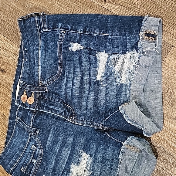 So brand low rise Favorite Midi size 5 distressed shorts - Picture 2 of 4